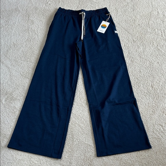 Vuori Halo Essential Wide Leg Pant-NWT!! - Picture 3 of 11